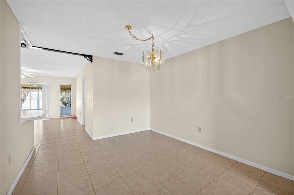 For Sale: $175,000 (2 beds, 2 baths, 1516 Square Feet)