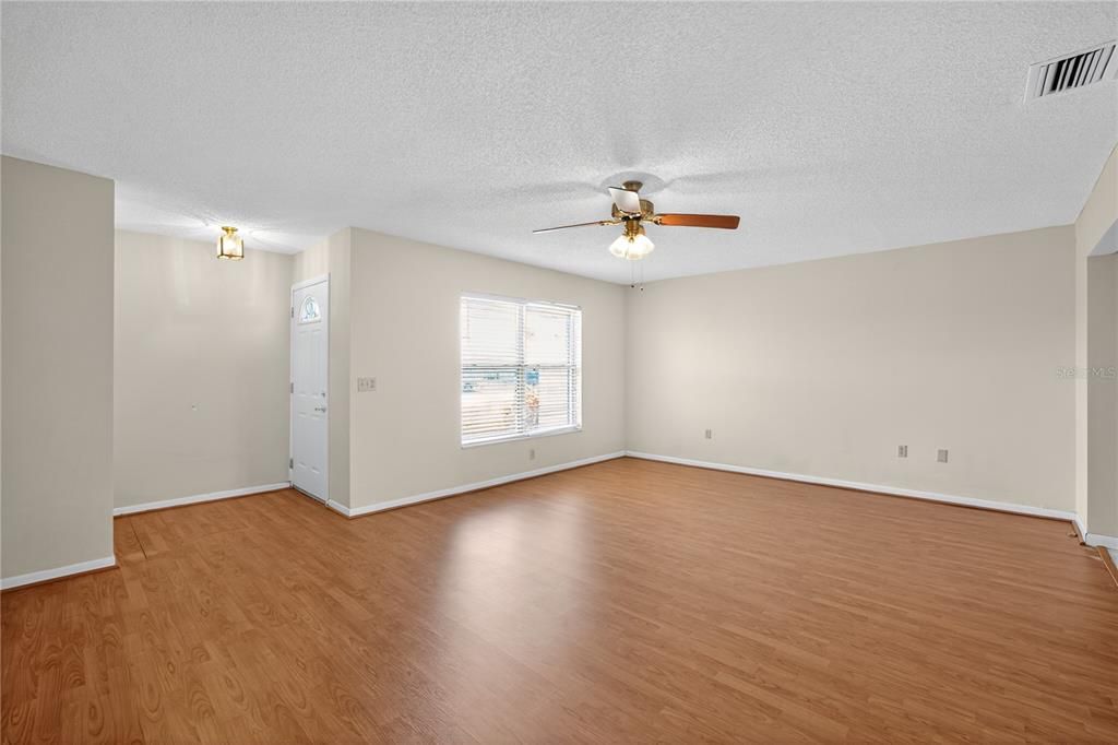 For Sale: $175,000 (2 beds, 2 baths, 1516 Square Feet)