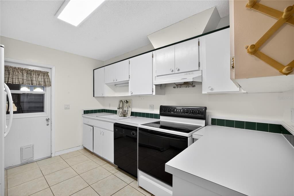 For Sale: $175,000 (2 beds, 2 baths, 1516 Square Feet)
