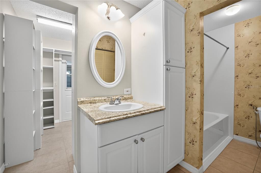 For Sale: $175,000 (2 beds, 2 baths, 1516 Square Feet)