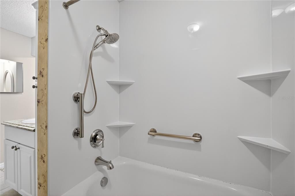 For Sale: $175,000 (2 beds, 2 baths, 1516 Square Feet)