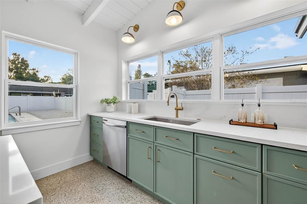 Active With Contract: $700,000 (3 beds, 2 baths, 1870 Square Feet)