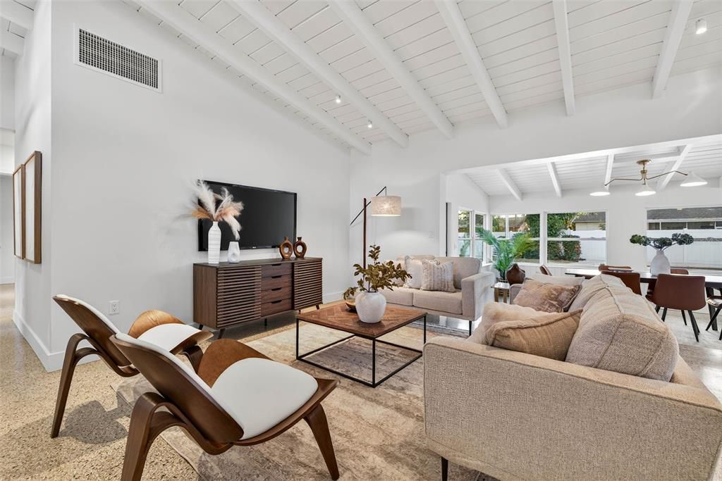 Active With Contract: $700,000 (3 beds, 2 baths, 1870 Square Feet)