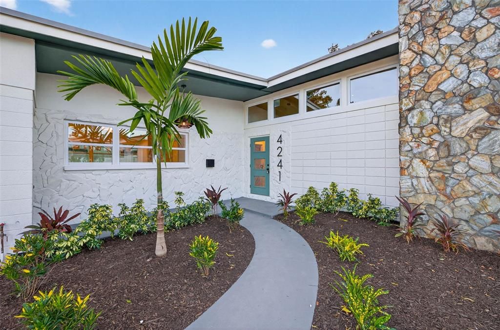 Active With Contract: $700,000 (3 beds, 2 baths, 1870 Square Feet)