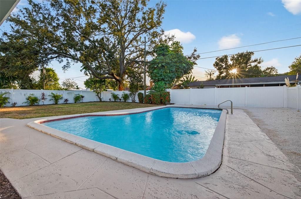 Active With Contract: $700,000 (3 beds, 2 baths, 1870 Square Feet)