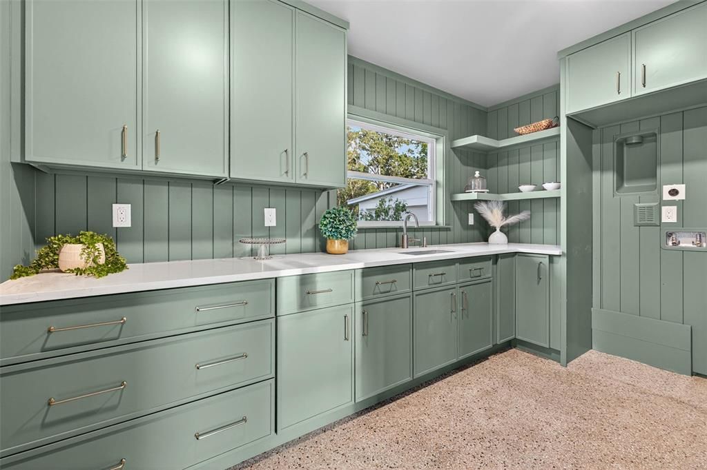 Active With Contract: $700,000 (3 beds, 2 baths, 1870 Square Feet)