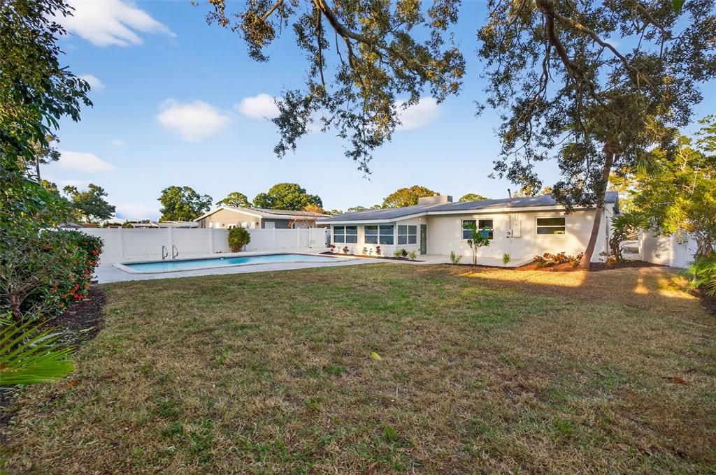 Active With Contract: $700,000 (3 beds, 2 baths, 1870 Square Feet)