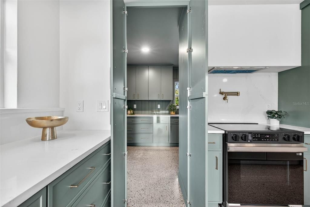 Active With Contract: $700,000 (3 beds, 2 baths, 1870 Square Feet)