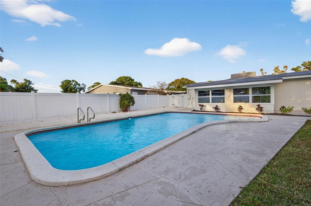 Active With Contract: $700,000 (3 beds, 2 baths, 1870 Square Feet)