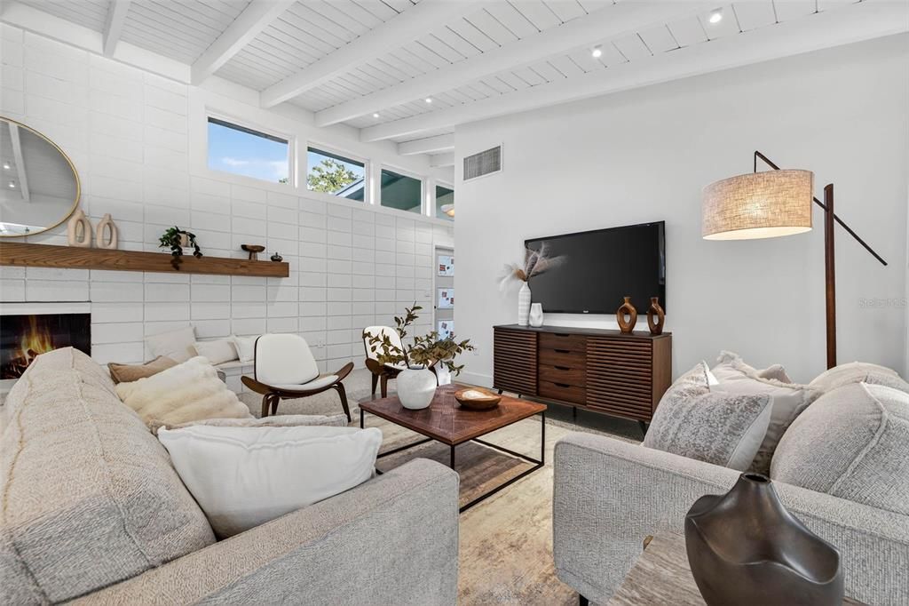 Active With Contract: $700,000 (3 beds, 2 baths, 1870 Square Feet)