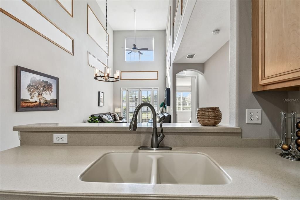 На продажу: $368,500 (3 спален, 2 ванн, 1759 Квадратных фут)