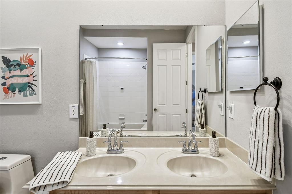 На продажу: $368,500 (3 спален, 2 ванн, 1759 Квадратных фут)