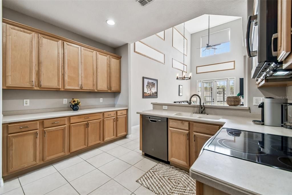 На продажу: $368,500 (3 спален, 2 ванн, 1759 Квадратных фут)