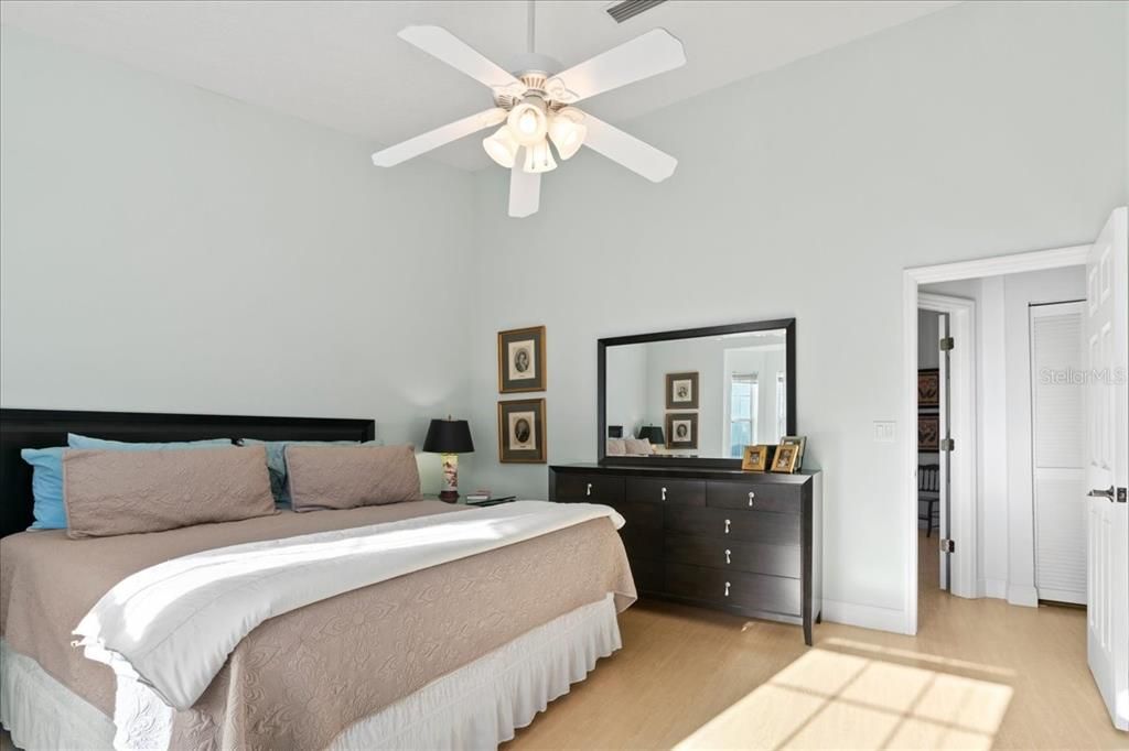 For Sale: $435,000 (2 beds, 2 baths, 1120 Square Feet)