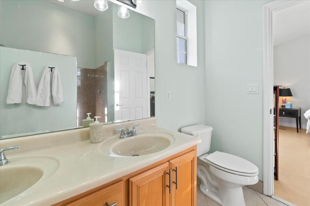 For Sale: $435,000 (2 beds, 2 baths, 1120 Square Feet)