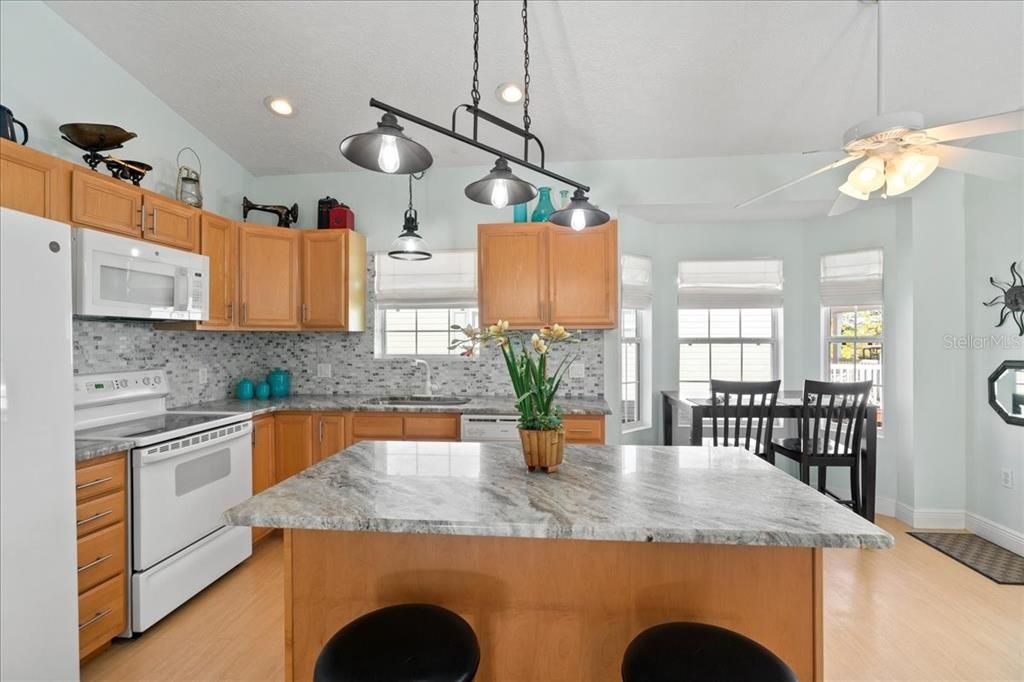 For Sale: $435,000 (2 beds, 2 baths, 1120 Square Feet)