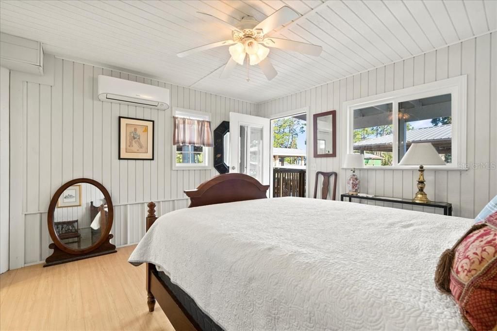 For Sale: $435,000 (2 beds, 2 baths, 1120 Square Feet)