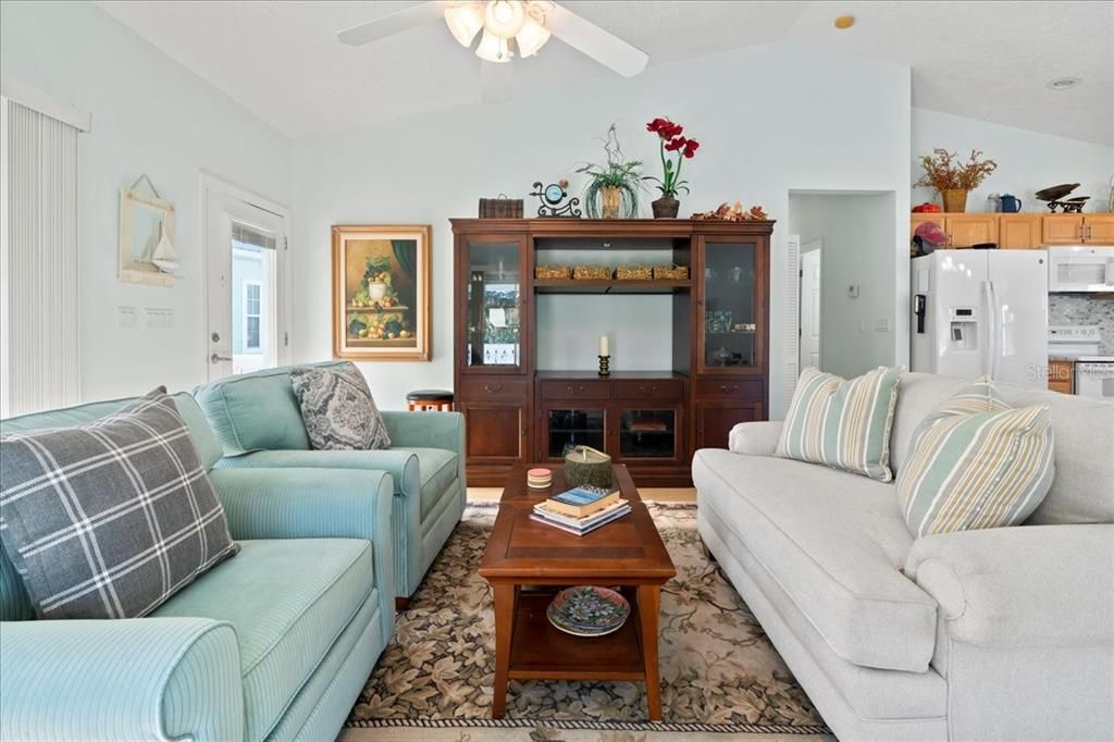 For Sale: $435,000 (2 beds, 2 baths, 1120 Square Feet)