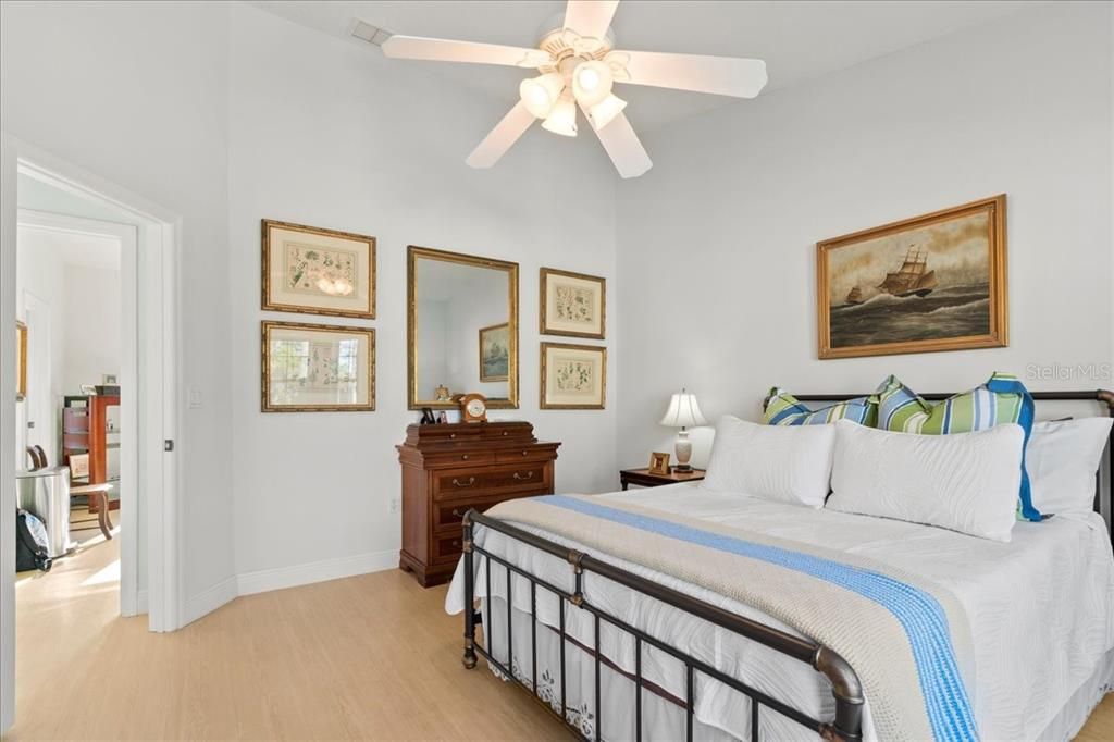 For Sale: $435,000 (2 beds, 2 baths, 1120 Square Feet)