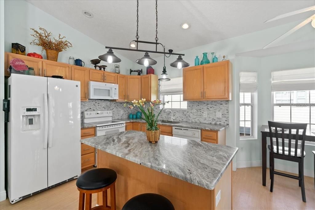 For Sale: $435,000 (2 beds, 2 baths, 1120 Square Feet)