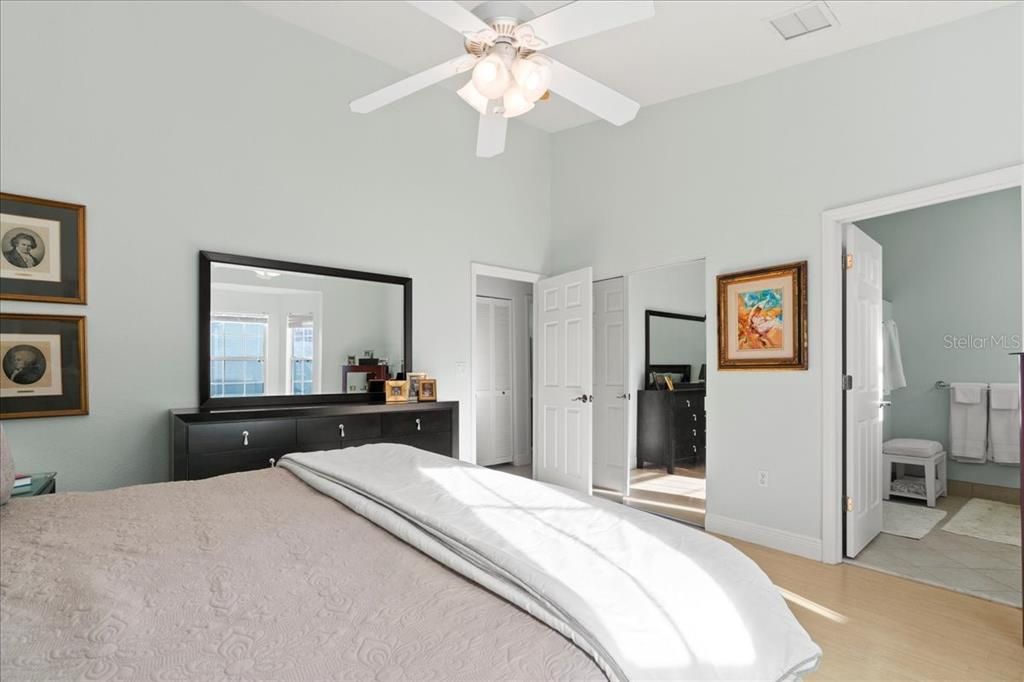 For Sale: $435,000 (2 beds, 2 baths, 1120 Square Feet)