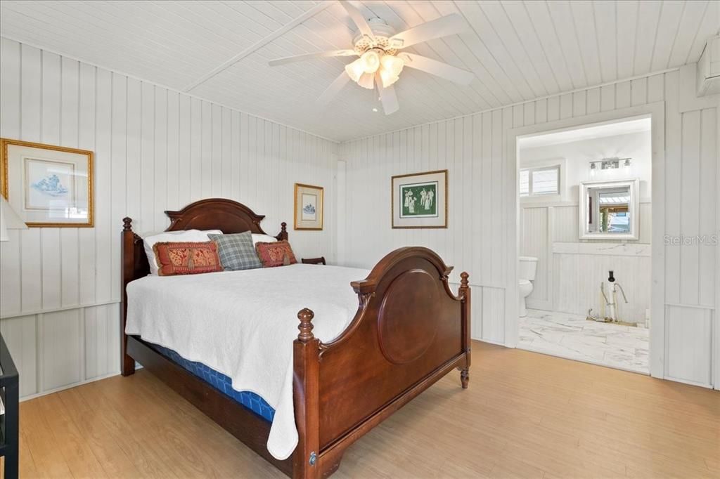 For Sale: $435,000 (2 beds, 2 baths, 1120 Square Feet)