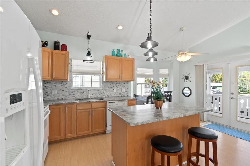 For Sale: $435,000 (2 beds, 2 baths, 1120 Square Feet)