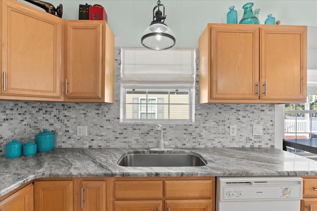 For Sale: $435,000 (2 beds, 2 baths, 1120 Square Feet)