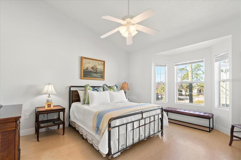 For Sale: $435,000 (2 beds, 2 baths, 1120 Square Feet)