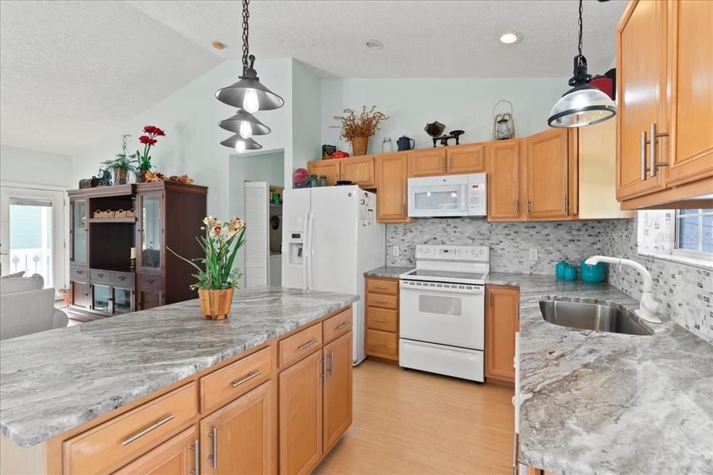 For Sale: $435,000 (2 beds, 2 baths, 1120 Square Feet)