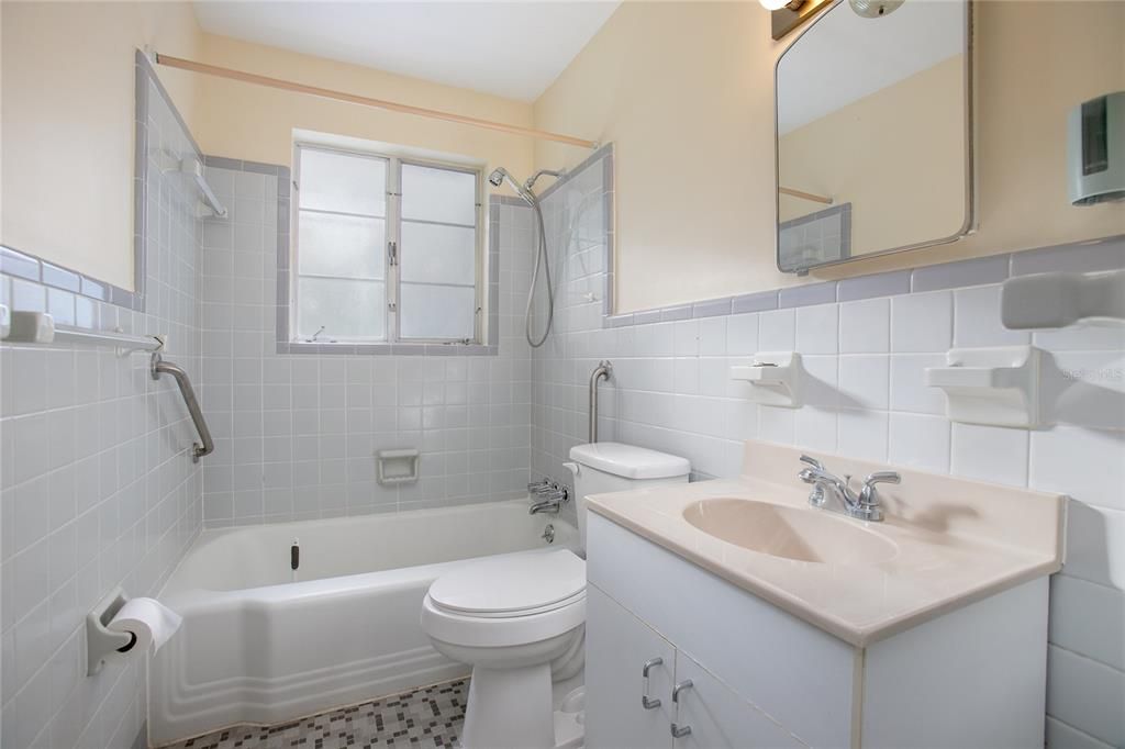 出租: $2,000 (3 贝兹, 2 浴室, 2088 平方英尺)