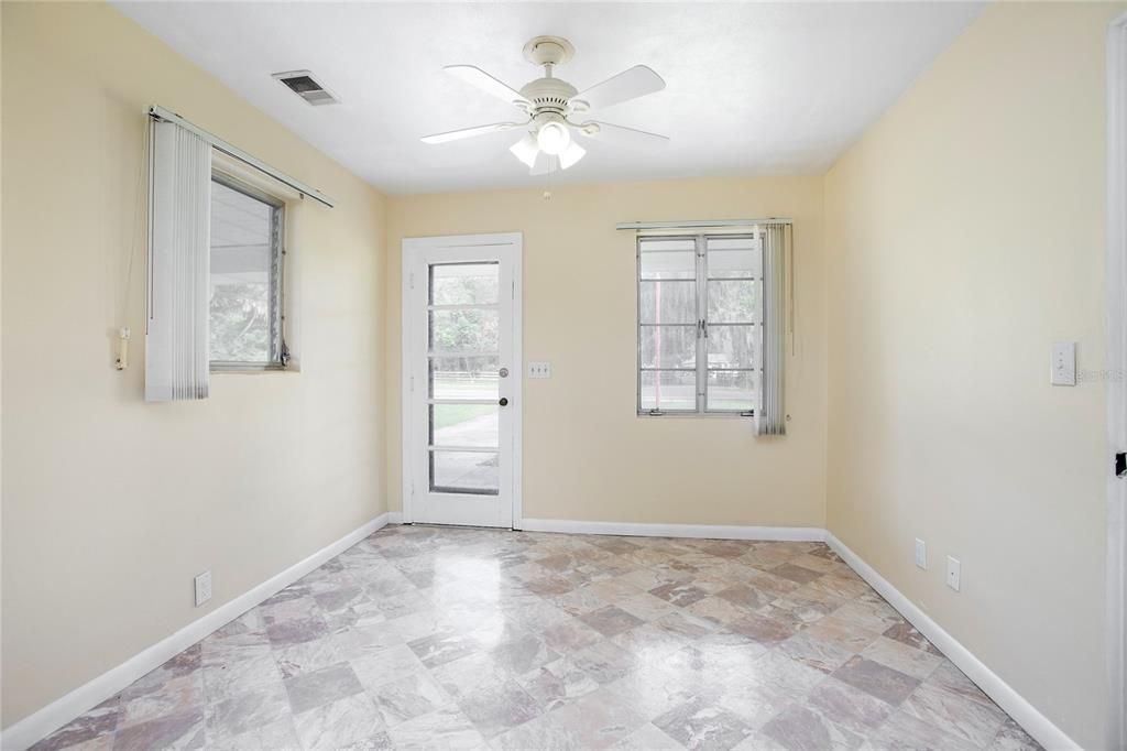 出租: $2,000 (3 贝兹, 2 浴室, 2088 平方英尺)