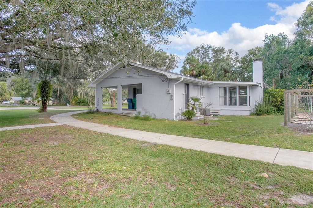 出租: $2,000 (3 贝兹, 2 浴室, 2088 平方英尺)