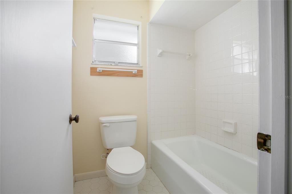 出租: $2,000 (3 贝兹, 2 浴室, 2088 平方英尺)