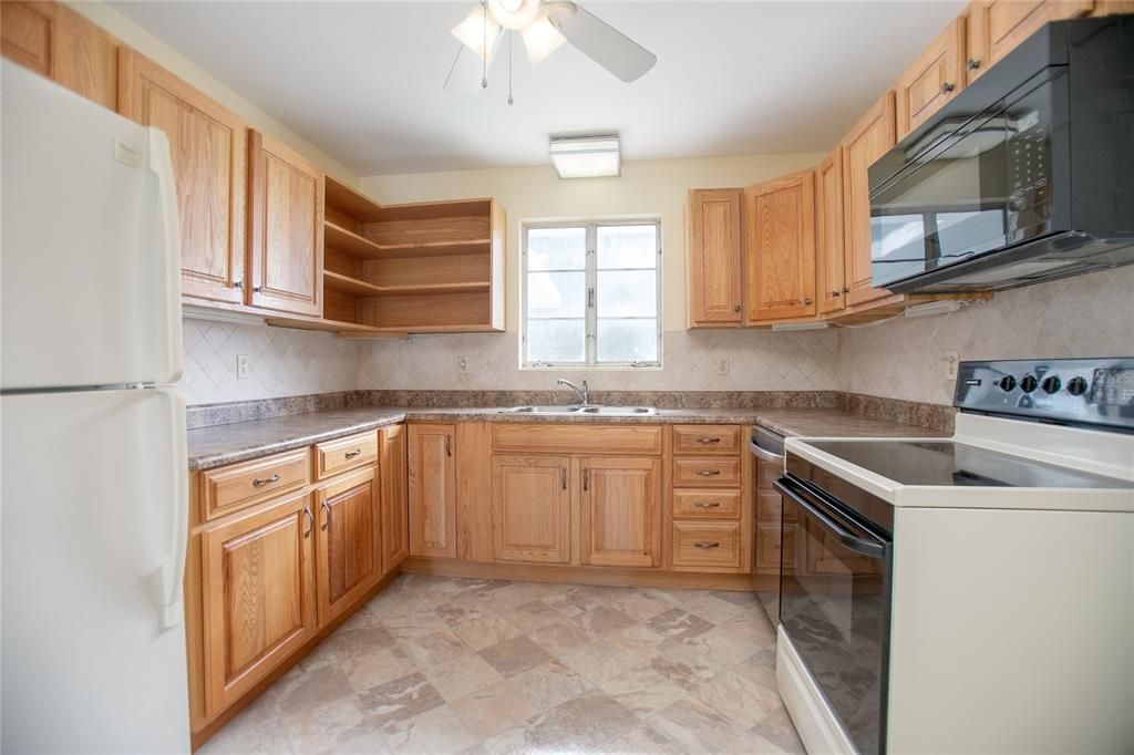 出租: $2,000 (3 贝兹, 2 浴室, 2088 平方英尺)