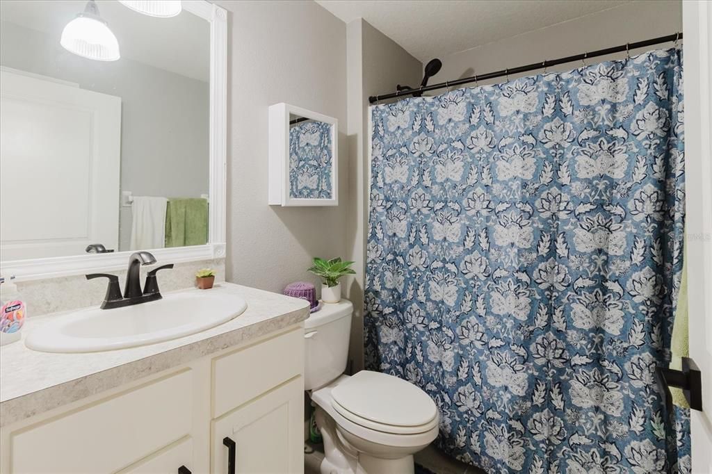 На продажу: $300,000 (3 спален, 2 ванн, 1690 Квадратных фут)