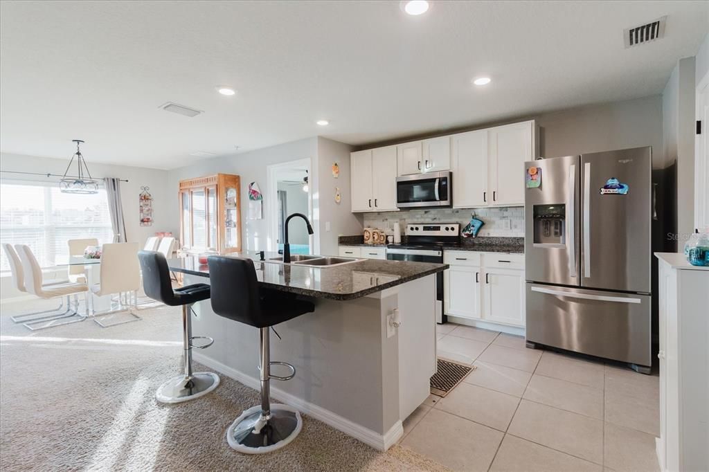 На продажу: $300,000 (3 спален, 2 ванн, 1690 Квадратных фут)