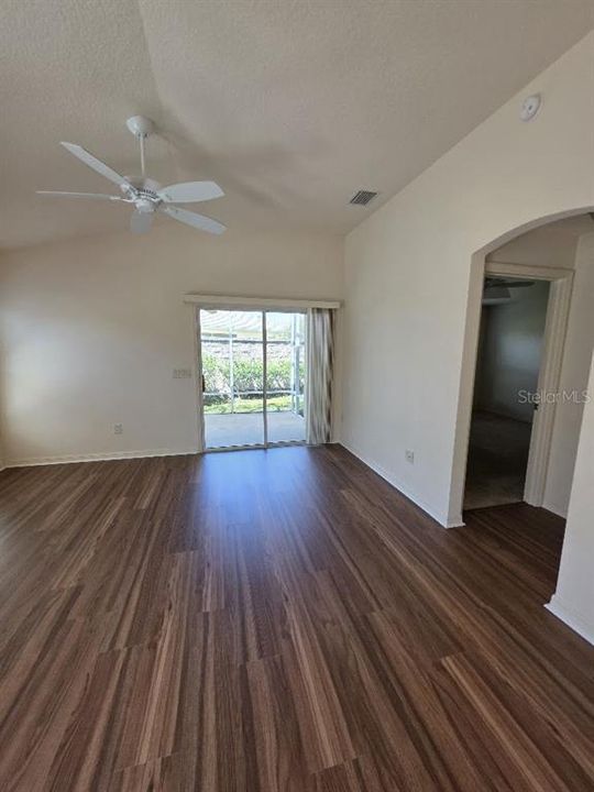 En Venta: $364,900 (3 camas, 2 baños, 1357 Pies cuadrados)