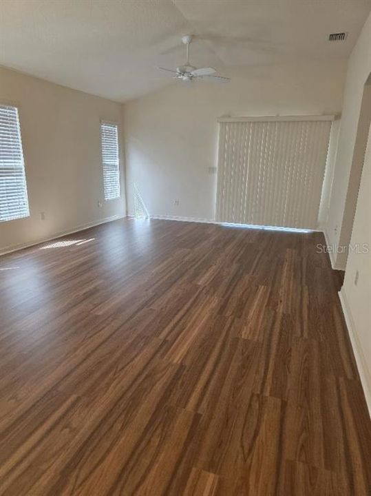 En Venta: $364,900 (3 camas, 2 baños, 1357 Pies cuadrados)