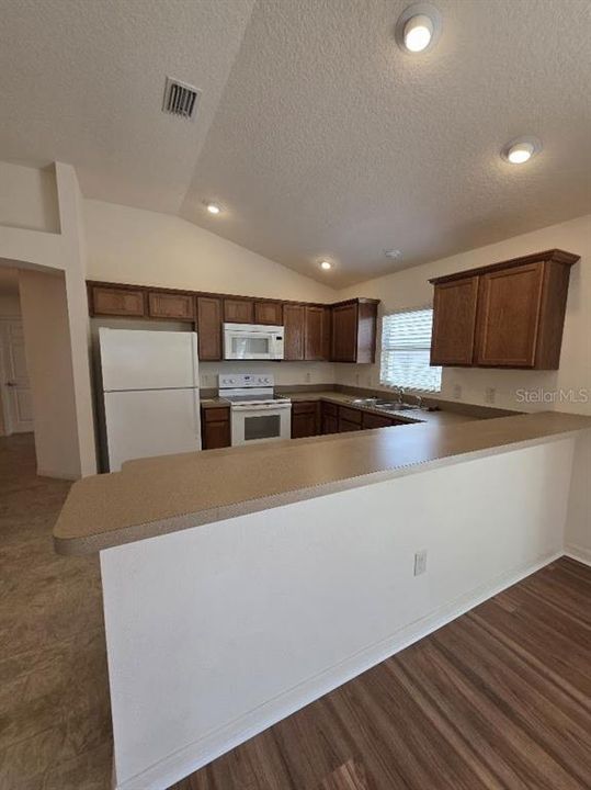 En Venta: $364,900 (3 camas, 2 baños, 1357 Pies cuadrados)