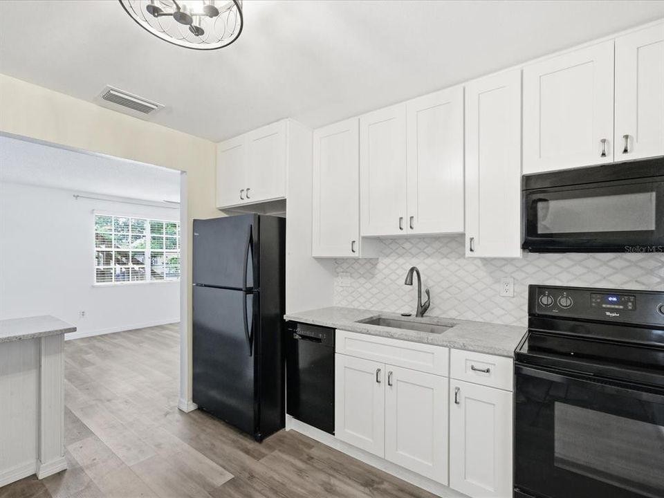 For Sale: $116,500 (1 beds, 1 baths, 658 Square Feet)