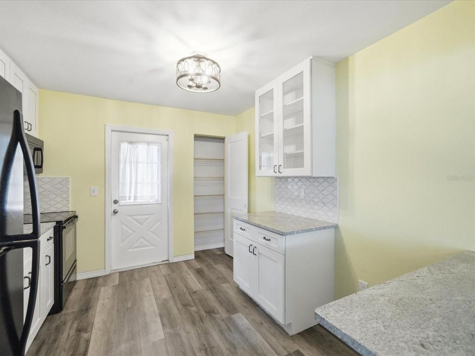 For Sale: $116,500 (1 beds, 1 baths, 658 Square Feet)