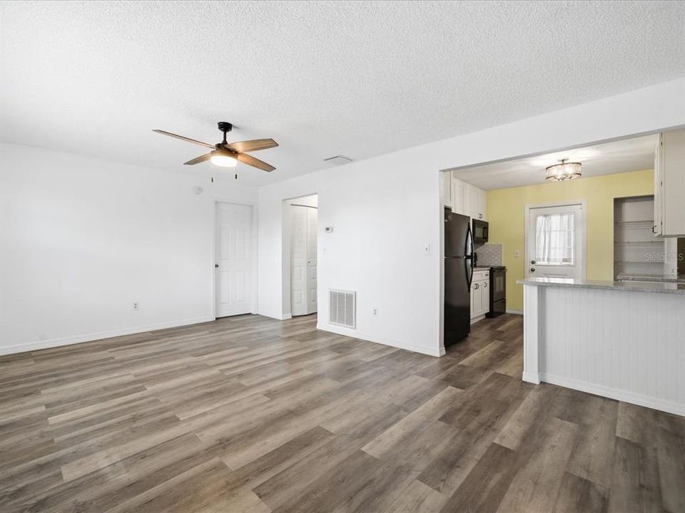 For Sale: $116,500 (1 beds, 1 baths, 658 Square Feet)
