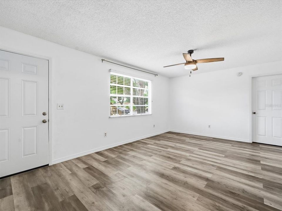 For Sale: $116,500 (1 beds, 1 baths, 658 Square Feet)