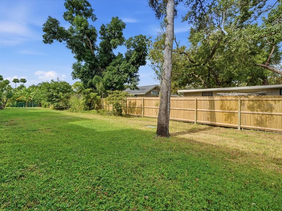 For Sale: $116,500 (1 beds, 1 baths, 658 Square Feet)