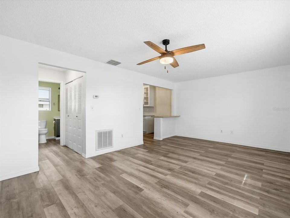 For Sale: $116,500 (1 beds, 1 baths, 658 Square Feet)