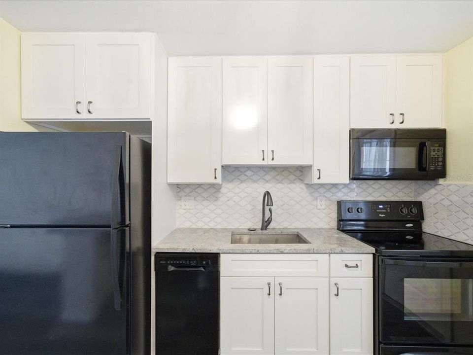 For Sale: $116,500 (1 beds, 1 baths, 658 Square Feet)