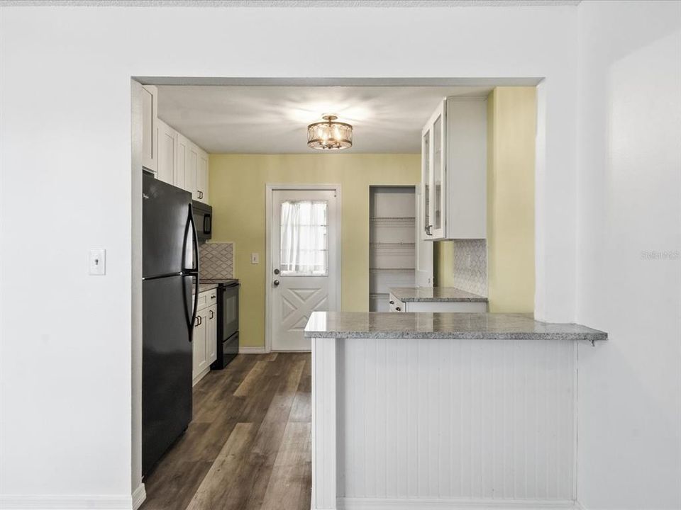 For Sale: $116,500 (1 beds, 1 baths, 658 Square Feet)