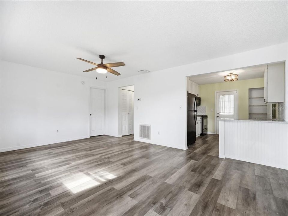 For Sale: $116,500 (1 beds, 1 baths, 658 Square Feet)