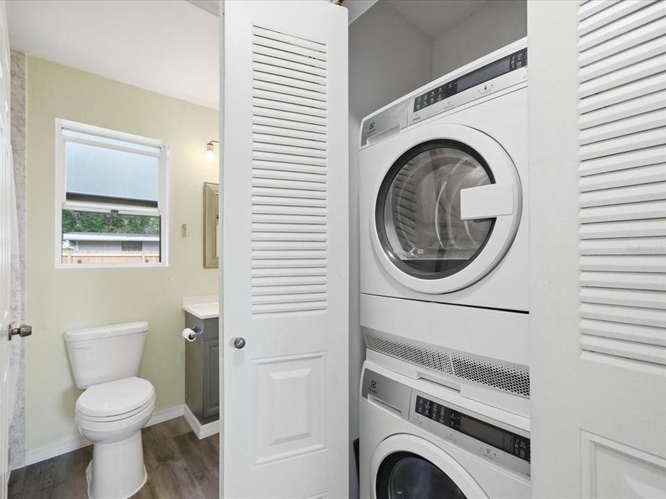 For Sale: $116,500 (1 beds, 1 baths, 658 Square Feet)